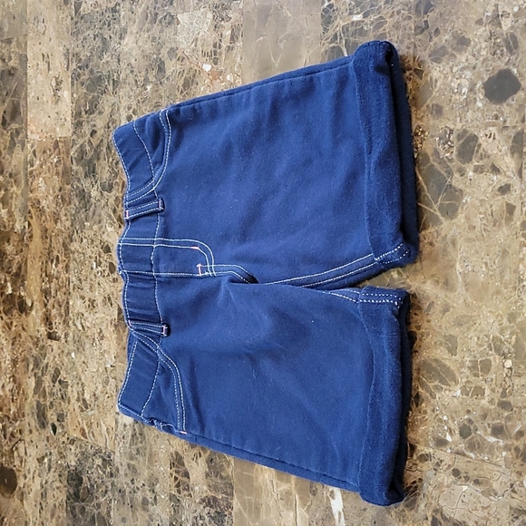 🩷 2 Pairs of Shorts and One Pair of Pants 😁 - Picture 10 of 13